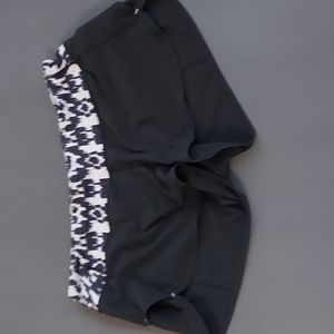 LULULEMON SIZE 6 RUNNING SHORTS